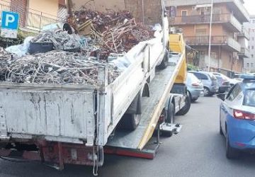 Catania, trasportavano su autocarro rame, materiale ferroso e rifiuti speciali: tre denunce