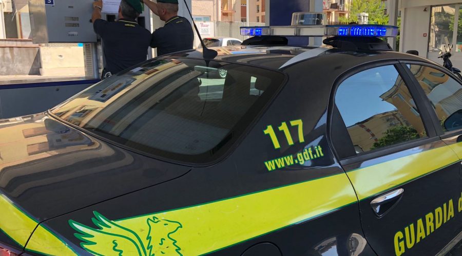 Catania, denunciato titolare distributore di carburante illegale: erogava gasolio destinato a mezzi agricoli