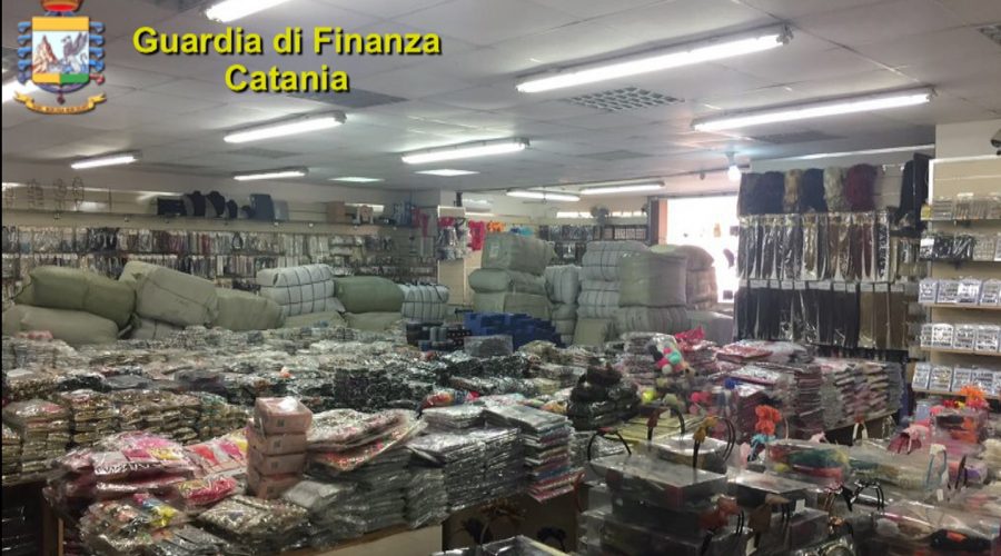 Misterbianco: sequestrati oltre 5,8 milioni di articoli di abbigliamento e bigiotteria contraffatti o non sicuri. Denunciata una cinese