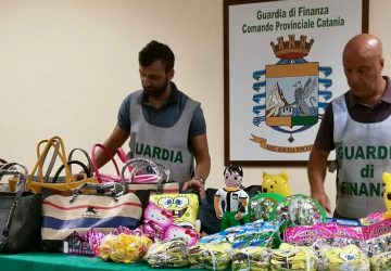 Catania: sequestrati oltre 81.000 articoli contraffatti e pi&ugrave; di 1.000 dvd pirata. Tre denunce