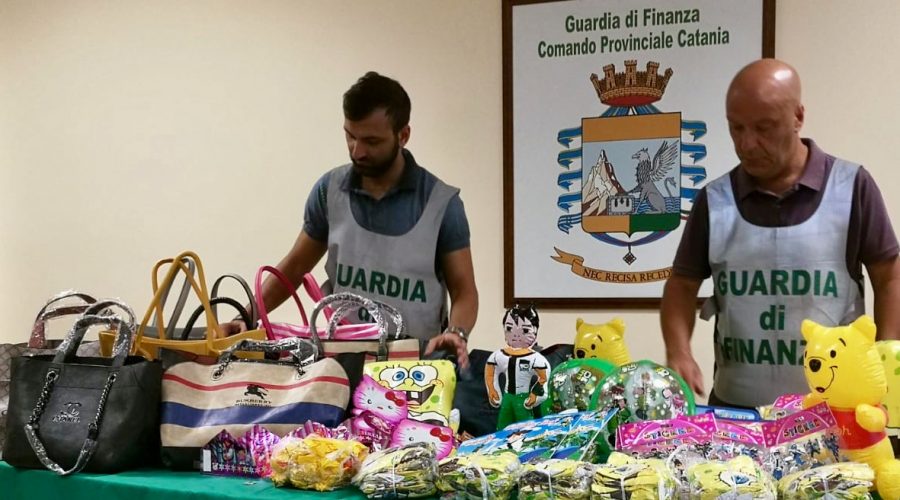 Catania: sequestrati oltre 81.000 articoli contraffatti e più di 1.000 dvd pirata. Tre denunce