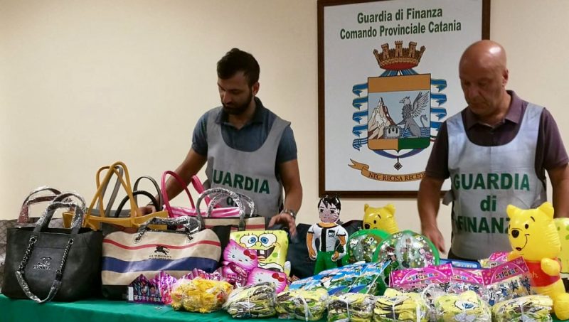 Catania: sequestrati oltre 81.000 articoli contraffatti e più di 1.000 dvd pirata. Tre denunce