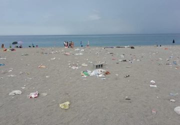 Fondachello e Marina di Cottone, il solito assalto delle spiagge con attendamenti selvaggi