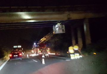 Controlli dei vigili del fuoco in un viadotto sull’A18, rallentamenti nei pressi di Giarre