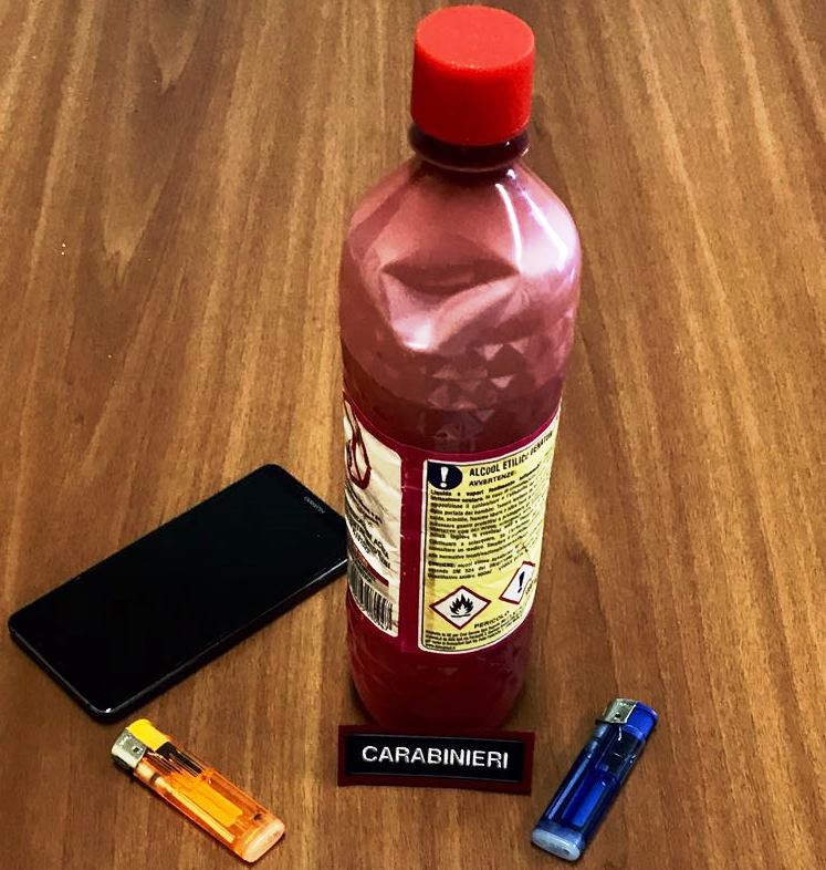 Voleva uccidere la moglie dandole fuoco: arrestato