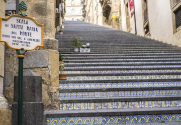 La scala di Caltagirone ricorda Don Puglisi