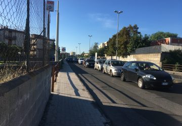 Giarre stritolata dal traffico a ridosso delle scuole. Ma i vigili ci sono ancora?