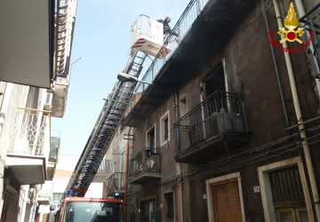 Patern&ograve;, divampa un incendio in una abitazione. Muoiono due cagnolini