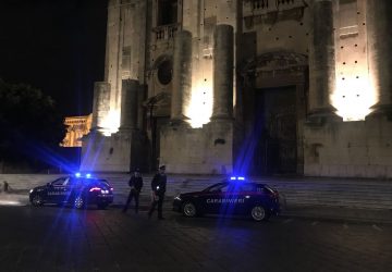 Catania, controlli a tappeto dei carabinieri: lavoro nero e abusivismo alimentare