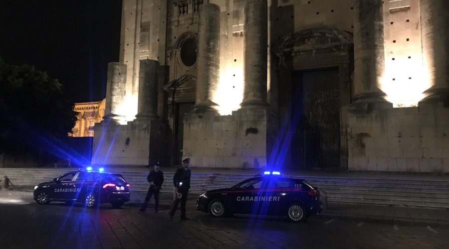 Catania, controlli a tappeto dei carabinieri: lavoro nero e abusivismo alimentare