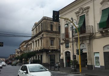 Giarre, semaforo in avaria, il Comitato Rivogliamo l&rsquo;Ospedale sbeffeggia il sindaco