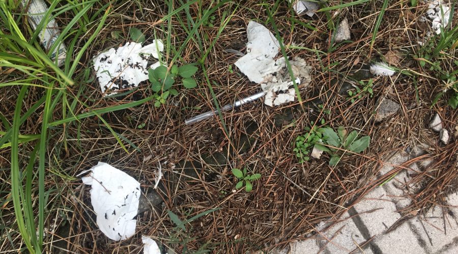 Giarre, un “tappeto” di siringhe a pochi metri dal plesso Don Bosco