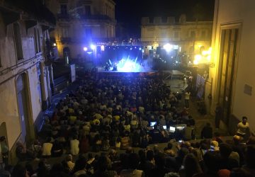 Giarre, quel cartellone pieno di eventi "privati" con dirette social per esaltare solo una citt&agrave; spenta