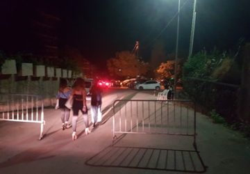 Acireale, posteggiatore abusivo "privatizza" una strada