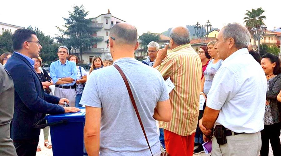 Francavilla di Sicilia: tutti “pazzi” per la raccolta differenziata porta a porta