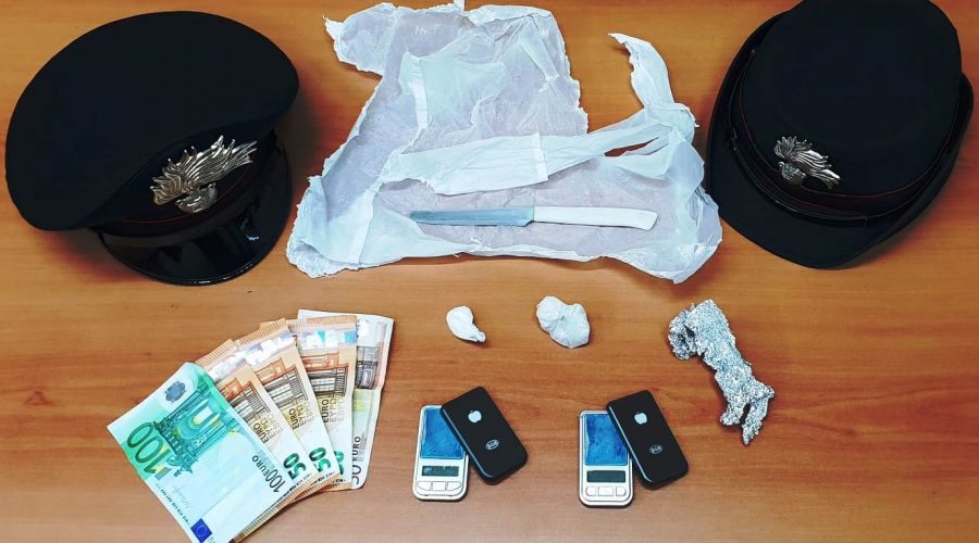 Sfruttava il proprio bar per piazzare la droga ai clienti: commerciante in manette a Gravina