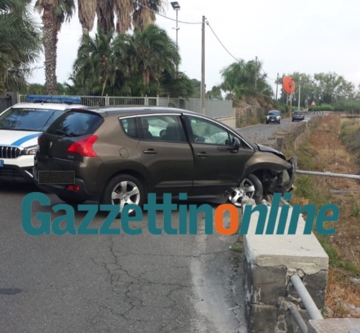 Incidente autonomo sulla provinciale Mascali Riposto: una donna ferita