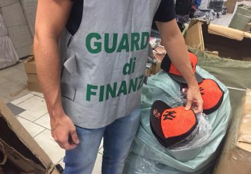 Misterbianco, sequestrati 4,6 milioni di articoli illegali: denunciato esercente cinese