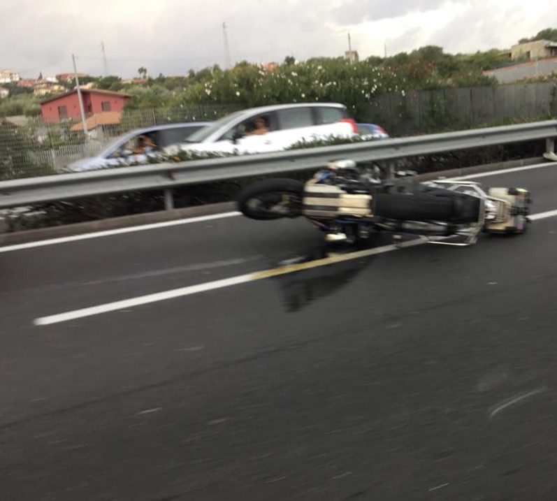 Incidente sulla Tangenziale di Catania, ferito un centauro. Rallentamenti vicino S.Giovanni Galermo