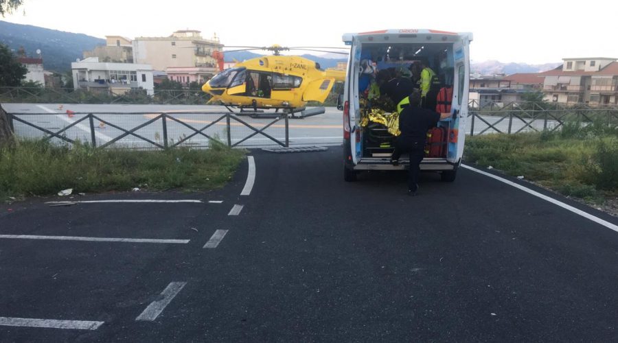 Giarre, anziano sbatte la testa e perde sangue. Intervento dell’elisoccorso