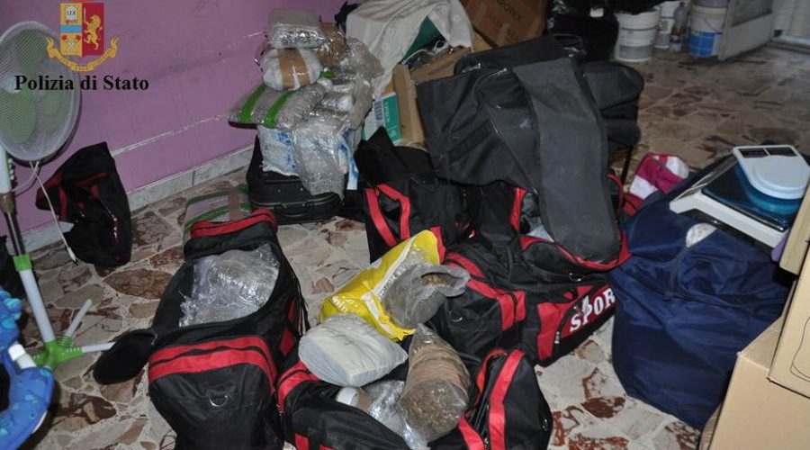 Catania, beccati con oltre 100 kg di marijuana: in manette una coppia