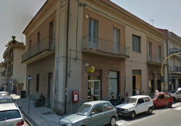 Mascali, si reca al postamat e preleva con una carta di un anziano: arrestato