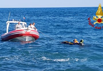 Catania, recuperato dai sommozzatori dei Vigili del fuoco un cadavere in mare VIDEO