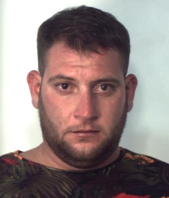 Catania, lo prende a pugni in faccia, lo scaraventa fuori dall&rsquo;abitacolo e gli rapina la macchina. Arrestato