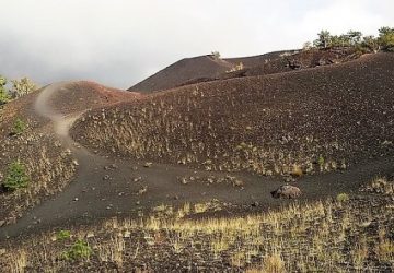 Soccorso Alpino GdF soccorre una turista britannica sull'Etna