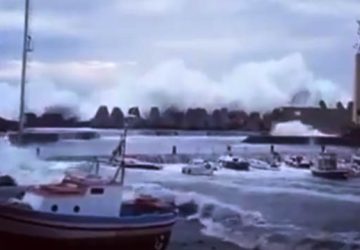 Litorale ionico, mareggiata nell&rsquo;acese e a Catania. Danni in alcuni stabilimenti balneari VIDEO