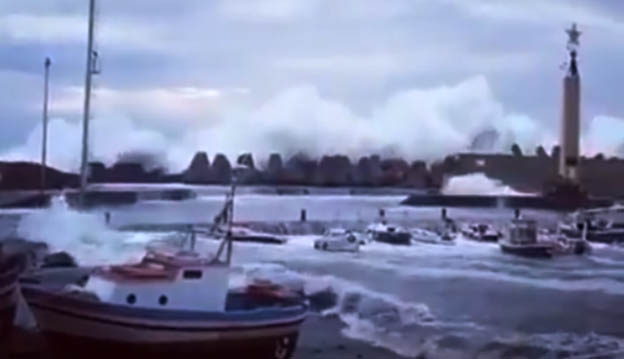 Litorale ionico, mareggiata nell’acese e a Catania. Danni in alcuni stabilimenti balneari VIDEO