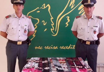 Acireale, concerto di Laura Pausini: denunciati 6 venditori di gadget contraffatti