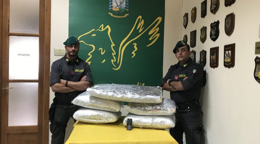 Nascondeva 84 kg di marijuana a casa. Un arresto a Tremestieri Etneo VIDEO