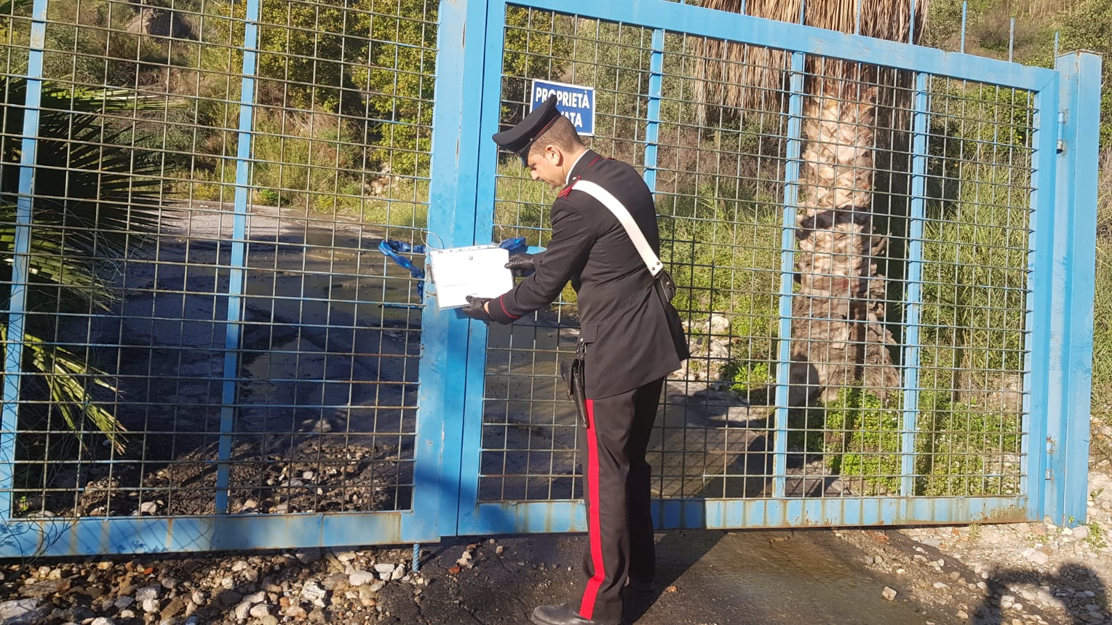 Abbandona rifiuti per poi bruciarli: arrestato 41enne di Giardini Naxos