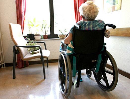 Giarre, laconico annuncio dell’amministrazione: sospesa l’assistenza domiciliare per anziani e disabili