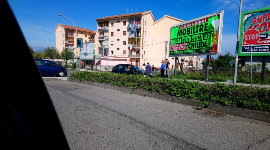 Riposto, incidente stradale in via Mattarella: due feriti