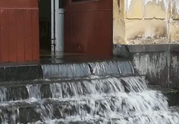 Danni maltempo, pesanti disagi sulle strade. Palazzo delle Culture a Giarre allagato. Intonaci a pezzi nella Sala Romeo