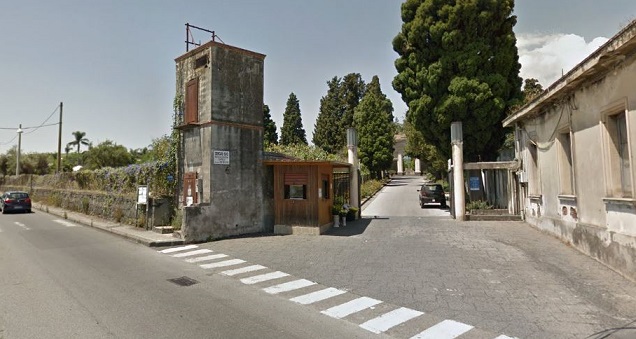 Giarre, cambiano gli orari del cimitero. La protesta di un cittadino