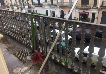 Al Comune di Giarre &ldquo;sventola&rdquo; la sciatteria istituzionale