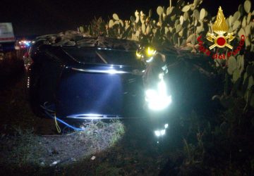 Grave incidente sulla Ss121, intervento dei Vigili del fuoco