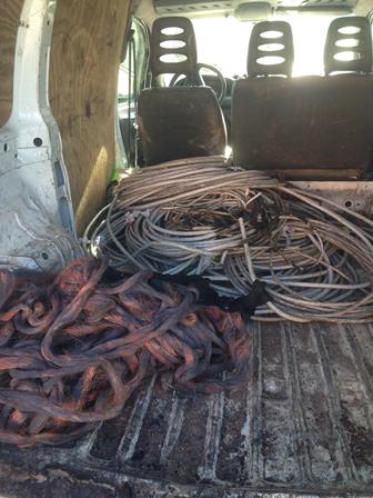 Catania, bruciava guaina cavi per ricavarne rame: un arresto a Librino