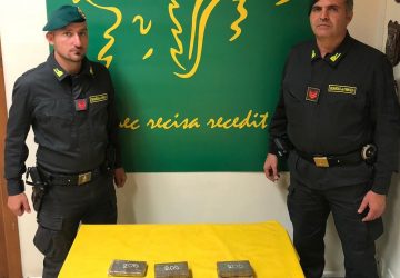 Catania, colpo della GdF: sequestrato un chilo di cocaina. Fermati due corrieri