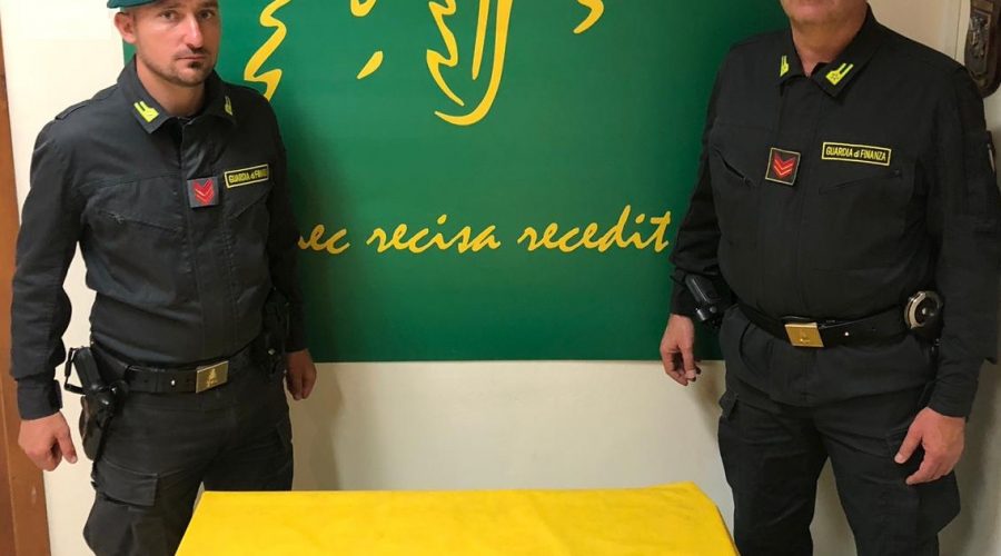 Catania, colpo della GdF: sequestrato un chilo di cocaina. Fermati due corrieri