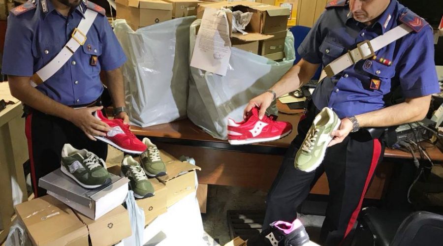 Catania, sequestrate migliaia di scarpe con marchio contraffatto