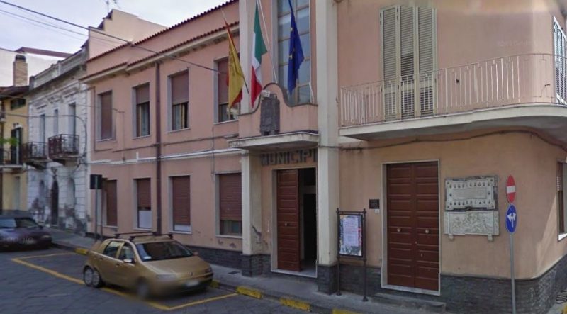 Calatabiano, l’ex sindaco Antonio Petralia all’attacco