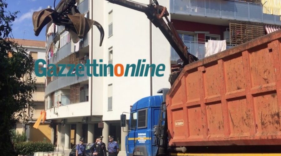 Giarre, blitz dei carabinieri in via Teatro, bonificata la discarica nociva: una denuncia VIDEO
