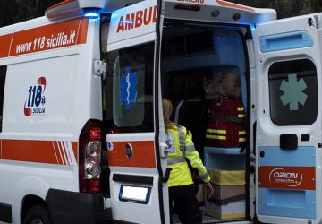 Giarre, anziano trovato in casa cadavere:  intervento dei Vigili del fuoco