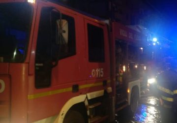 Catania, divampa incendio in un alloggio del viale Nitta. Intervento dei vigili del fuoco e 118