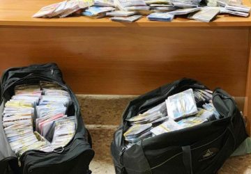 Catania, sequestrati 8 mila dvd contraffatti: denunciato un senegalese