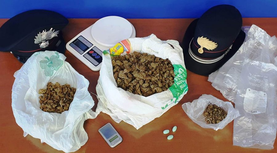 Mascalucia, insospettabile impiegato”beccato” con 300g di marijuana
